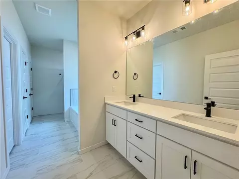 Bath - 3851 Tranquility St, Springdale, AR 72764 photo 1 of 7