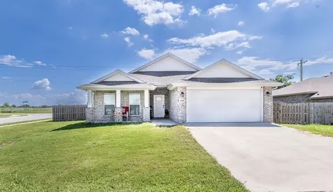 4208 E Razorbill Dr, Siloam Springs, AR 72761