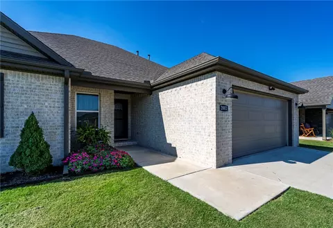 2002 E Hudson Dr, Siloam Springs, AR 72761