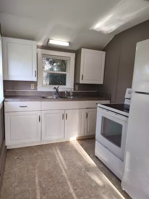 Kitchen - 1835 S 11th Pl, Rogers, AR 72756 photo 2 of 2