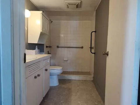 Bath - 1835 S 11th Pl, Rogers, AR 72756 photo 1 of 1