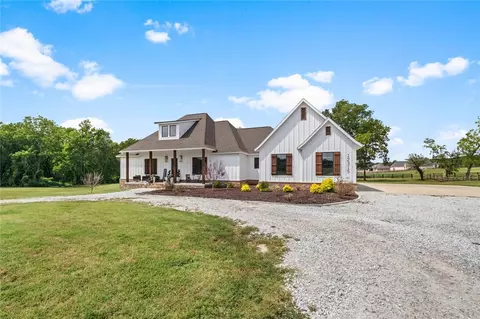12315 Fairmount Rd, Gentry, AR 72734