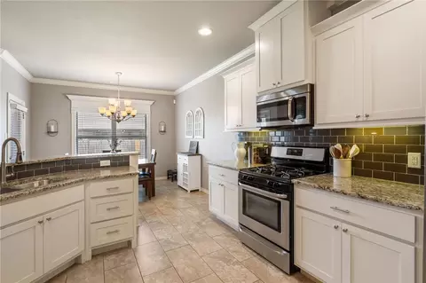 Kitchen - 241 Cisterna Dr, Centerton, AR 72719 photo 1 of 2