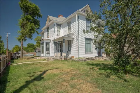 222 S Webb St, Webb City, MO 64870