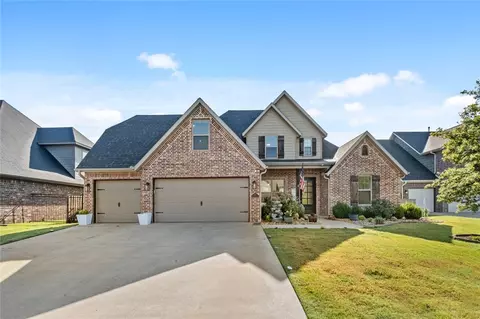 201 SW Highland Rd, Bentonville, AR 72712