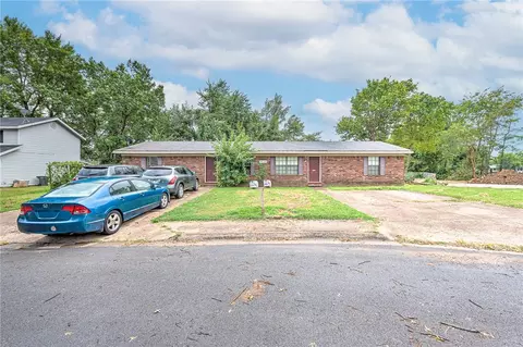 101 E 103 E Adobe St, Fayetteville, AR 72703