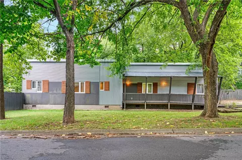 187 E 12th St, Fayetteville, AR 72701