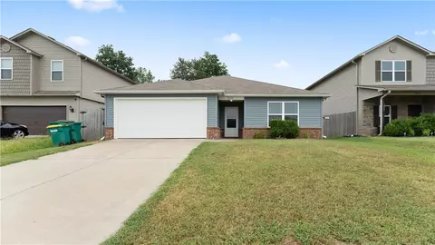 210 E Kara Ln, Rogers, AR 72758