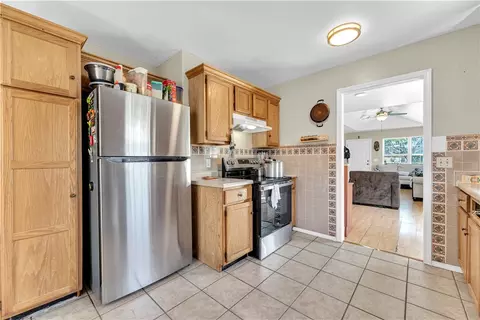 Kitchen - 2871 Commons Ave, Springdale, AR 72764 photo 3 of 3