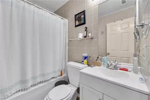 Bath - 2871 Commons Ave, Springdale, AR 72764 photo 2 of 2