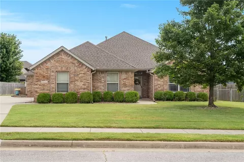 5811 S 67th St, Cave Springs, AR 72718