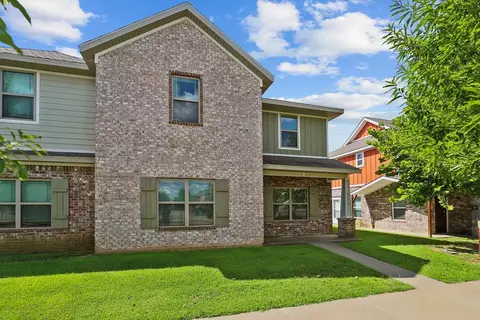 4173-4175 W Santa Maria Ln, Fayetteville, AR 72704