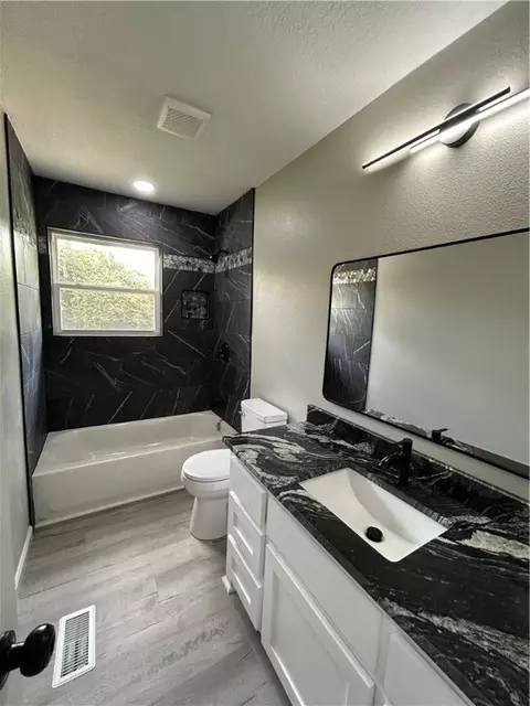 Bath - 1703 Walden Dr, Ozark, AR 72949 photo 1 of 6