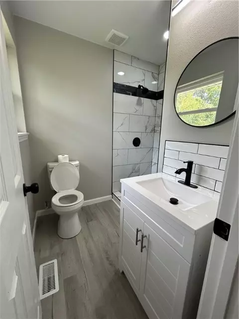 Bath - 1703 Walden Dr, Ozark, AR 72949 photo 6 of 6