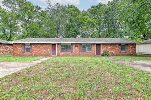 2732 N 2734 N Sierra Ave, Fayetteville, AR 72703