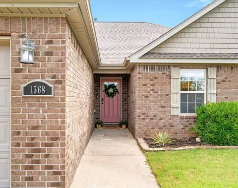 1568 N Oakhaven Pl, Fayetteville, AR 72704