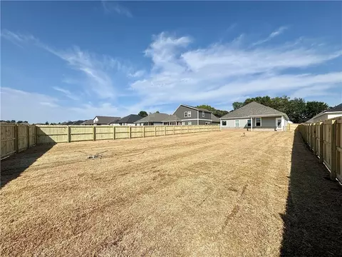 Exterior - 3868 Tranquility St, Springdale, AR 72764 photo 2 of 5