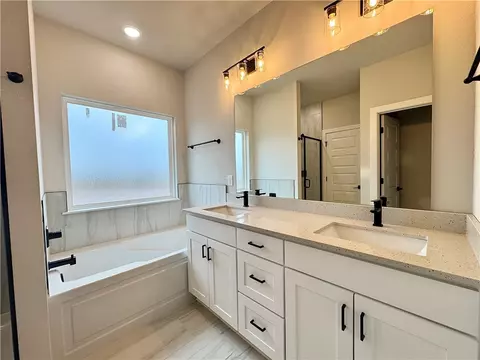 Bath - 3868 Tranquility St, Springdale, AR 72764 photo 1 of 6