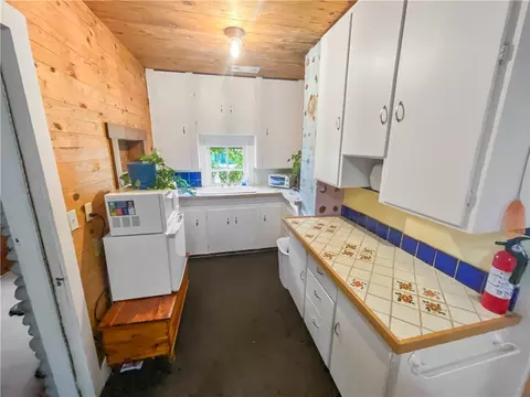 Kitchen - 514 W Clark, Jasper, AR 72641 photo 1 of 1