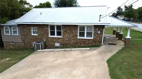 Exterior - 514 W Clark, Jasper, AR 72641 photo 1 of 7