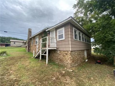 Exterior - 514 W Clark, Jasper, AR 72641 photo 3 of 7