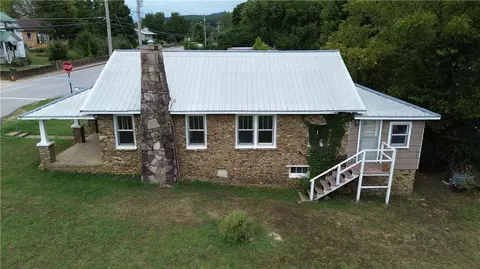 Exterior - 514 W Clark, Jasper, AR 72641 photo 5 of 7