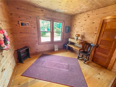 Entry Way - 514 W Clark, Jasper, AR 72641 photo 2 of 4