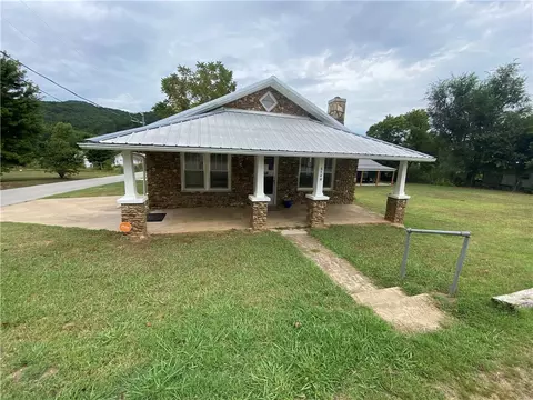 Exterior - 514 W Clark, Jasper, AR 72641 photo 2 of 7