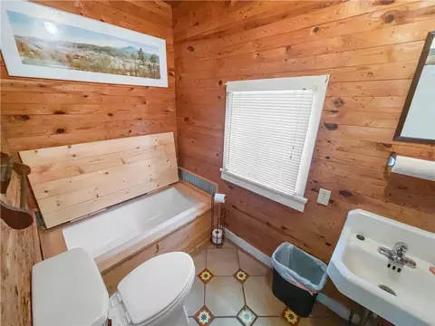 Bath - 514 W Clark, Jasper, AR 72641 photo 1 of 1
