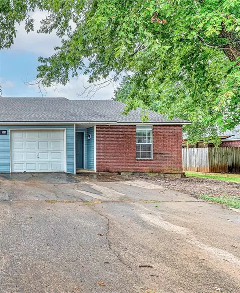 1391 N Boxley Ave, Fayetteville, AR 72704