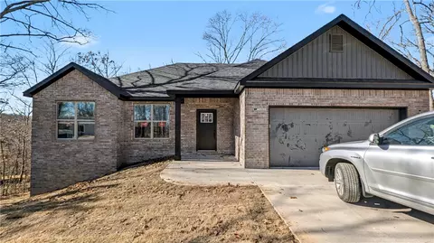 26 Cromer Dr, Bella Vista, AR 72715