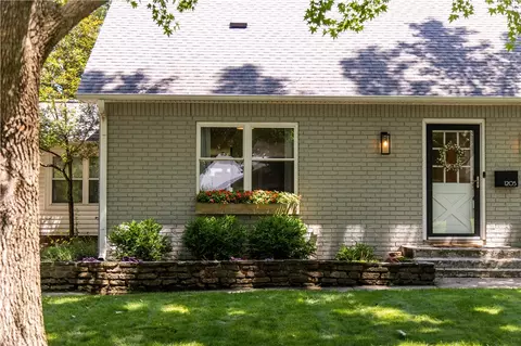 1205 NE 2nd St, Bentonville, AR 72712
