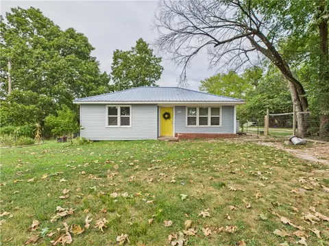 114 W College Rd, Omaha, AR 72662