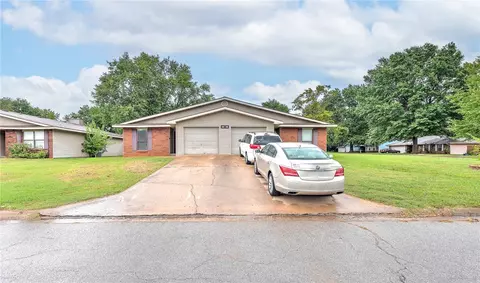 3340 W 3342 W Harvard St, Fayetteville, AR 72704