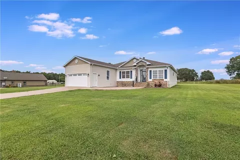 13496 Loyle Ln, Gravette, AR 72736
