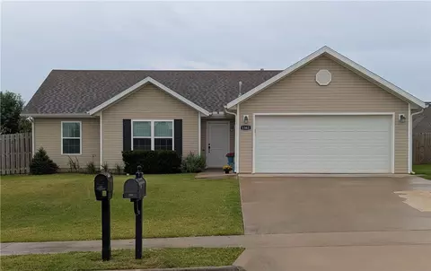 1361 Battery Dr, Prairie Grove, AR 72753
