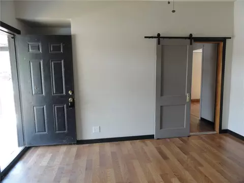 Living - 405 Oak St, Leslie, AR 72645 photo 2 of 2