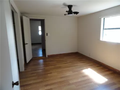 Bedroom - 405 Oak St, Leslie, AR 72645 photo 2 of 5