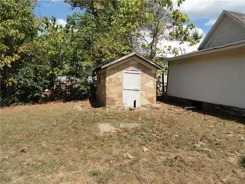 Exterior - 405 Oak St, Leslie, AR 72645 photo 5 of 14