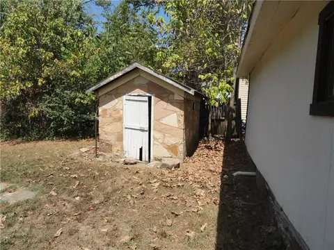 Exterior - 405 Oak St, Leslie, AR 72645 photo 7 of 14