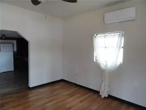 Living - 405 Oak St, Leslie, AR 72645 photo 1 of 2