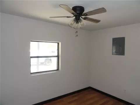 Bedroom - 405 Oak St, Leslie, AR 72645 photo 4 of 5