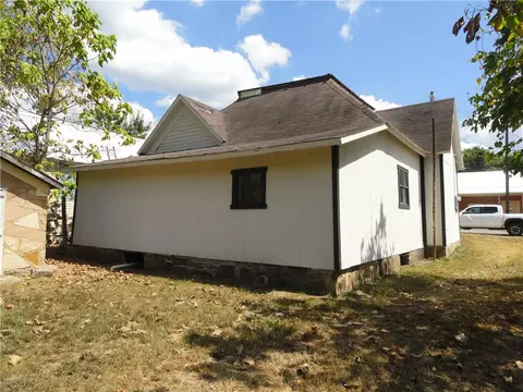 Exterior - 405 Oak St, Leslie, AR 72645 photo 4 of 14