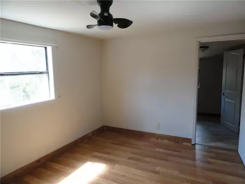 Bedroom - 405 Oak St, Leslie, AR 72645 photo 3 of 5