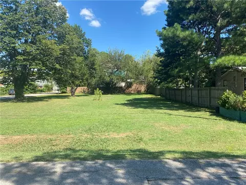1940 Easy Ave, Fayetteville, AR 72703