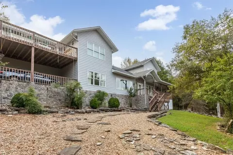 26 White River Ln, Holiday Island, AR 72631