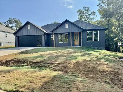 25 Caithness Dr, Bella Vista, AR 72715