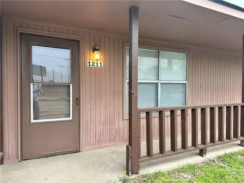 1205 Sunset Dr, Rogers, AR 72756