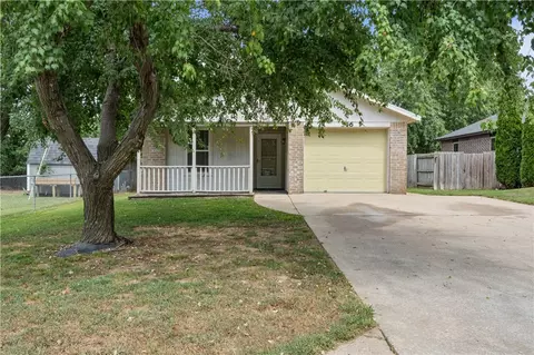 516 Gene Cir, Centerton, AR 72719