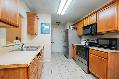 Kitchen - 1253 Apache Trl, Springdale, AR 72764 photo 2 of 2